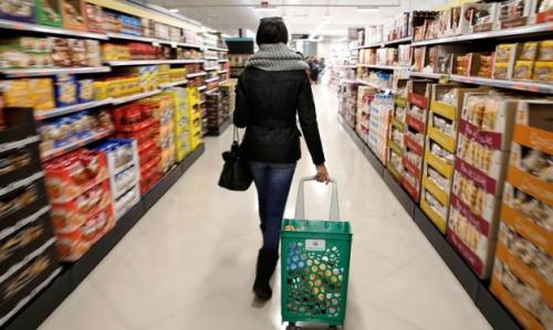 El 19% de los españoles reduce su compra en el supermercado tras el alza de precios