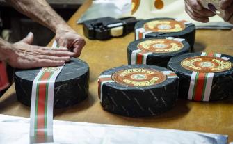 El Certamen Cabrales en su 50 edición, busca superar el récord Guinness de 20.500 euros por un queso
