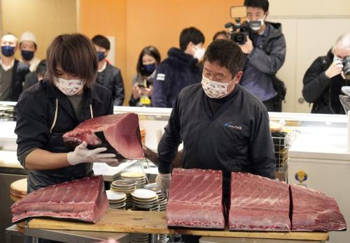 Un atún rojo de 212 kg vendido por 257.000 euros en una gran subasta en Tokio